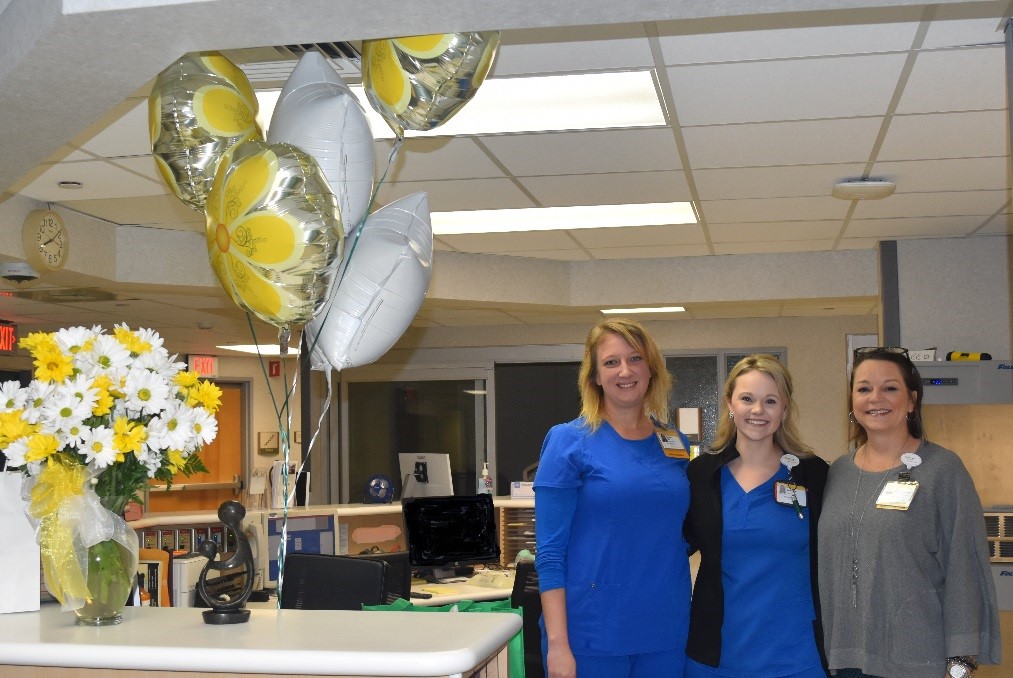 Daisy winner Jessica Absher and other nurses.