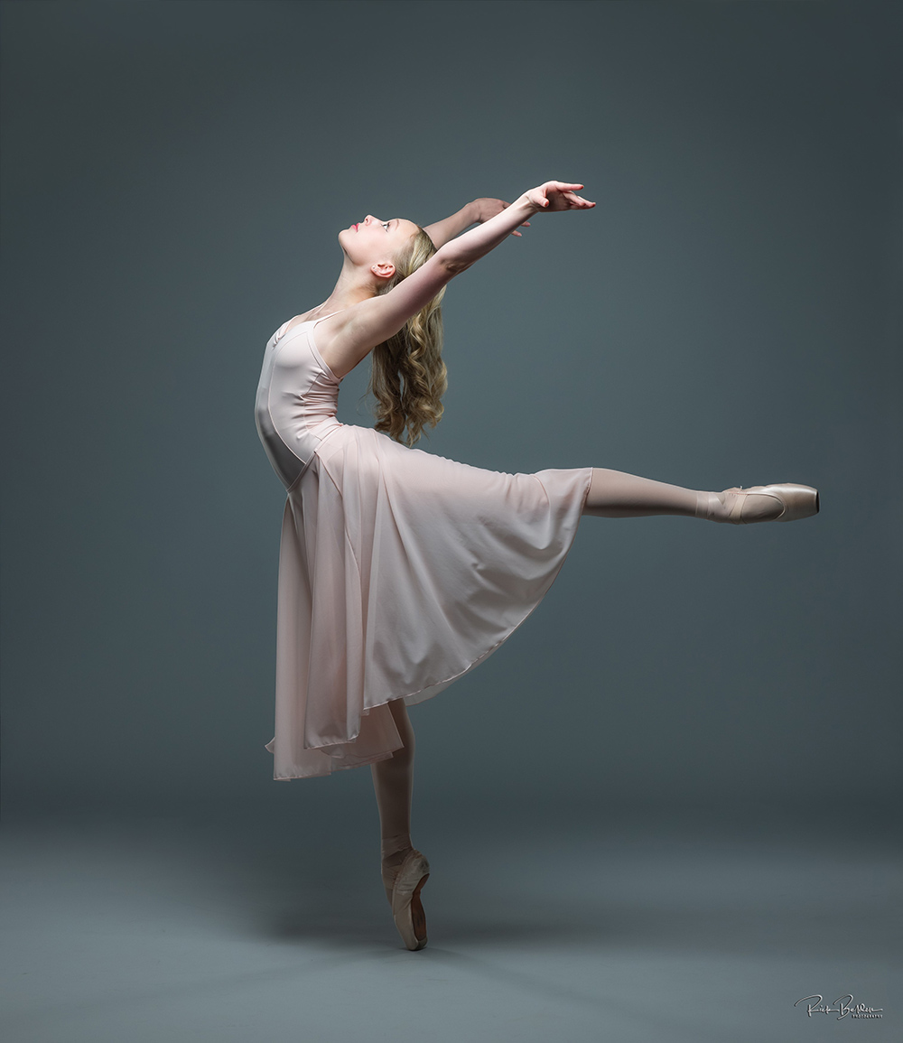 Elise Franchi, a local ballerina on point. 